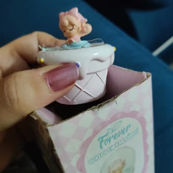 Açık Kutu Ve Deforme Ambalajda Satılan Kar Küresi Kırıldı, Mağaza İlgisizliği