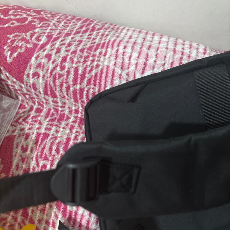 Nero Markalı Sırt Çantası Yırtıldı, Servis Sorunu Görmüyor