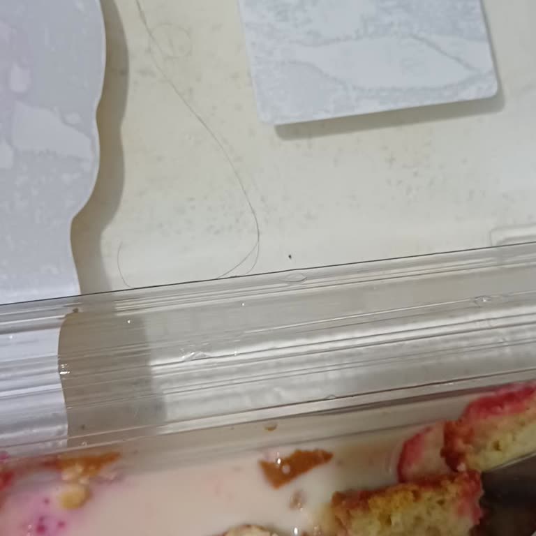 Tatbak Tralıce Ürününde Saç Bulunması Hijyen Güvenini Sarsıyor