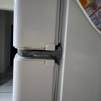 Garanti Altındaki Buzdolabımda Kapak Ve Gövde Paslanması İçin Ücretsiz Onarım Talebi