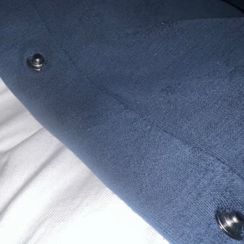 Gant Gömleğinde Düğmeler Çözülüyor, Mağaza Çözüm Sunmuyor