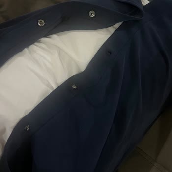 Gant Gömleğinde Düğmeler Çözülüyor, Mağaza Çözüm Sunmuyor