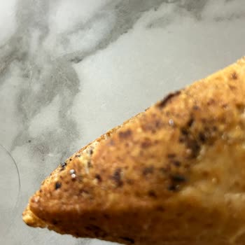 A101 Şubesinde Satılan Ekmekte Görünür Demir Talaşı