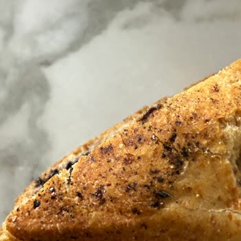 A101 Şubesinde Satılan Ekmekte Görünür Demir Talaşı