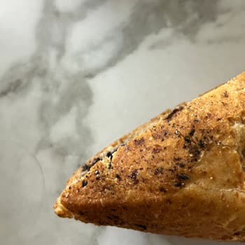 A101 Şubesinde Satılan Ekmekte Görünür Demir Talaşı