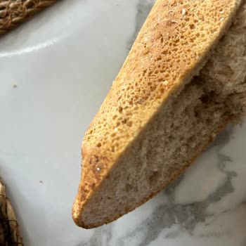 A101 Şubesinde Satılan Ekmekte Görünür Demir Talaşı