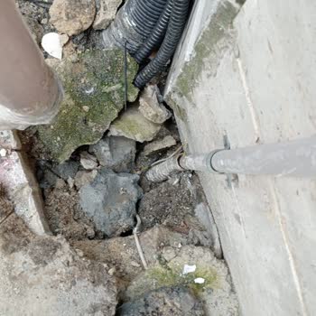 Türk Telekom'un Açık Bıraktığı Kazı, Yağmur Su Birikintisi Ve Mülkiyet Zararına Yol Açıyor