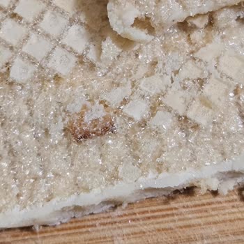 Tadelle Beyaz Çikolatalı Gofrette Görülen Kahverengi Maddeler Hakkında Açıklama Ve Telafi Talebi