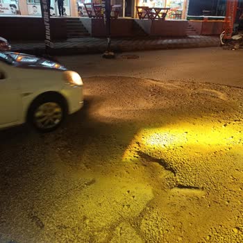 Afyonkarahisar Erenler Mahallesinde Bozuk Yol Araç Ve Ekipman Hasarına Yol Açıyor