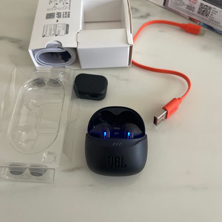 Media Markt'tan Alınan JBL Kulaklıkta Sağ Kulaklık Pilinin Hızlı Düşmesi Ve İade Talebi