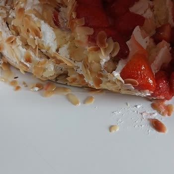 Yemeksepeti Üzerinden Gelen Bozuk Pasta İçin 1600 TL İade Talebi