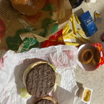 Burgerlerde Donmuş Yağ, Yabancı Cisim Ve Küflü Soğan: Telafi Yok