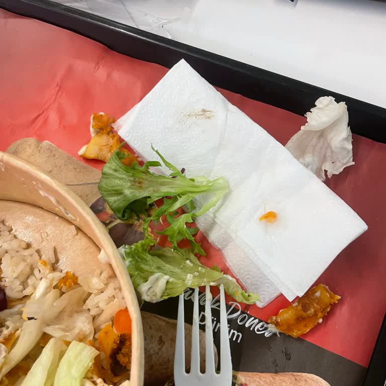 Usta Dönerci Konya Kule Şubesinde Kirli Salata Ve Hijyen İhlali