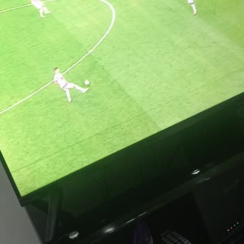 Garantisi Biten Profilo 50 İnç Televizyonda Kısa Sürede Yatay Çizgi Oluştu