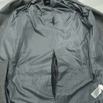 LCW Kütahya Kaşe Kabanında Tüylenme Ve Astar Yırtığı