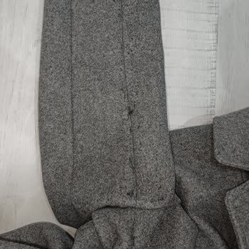 LCW Kütahya Kaşe Kabanında Tüylenme Ve Astar Yırtığı