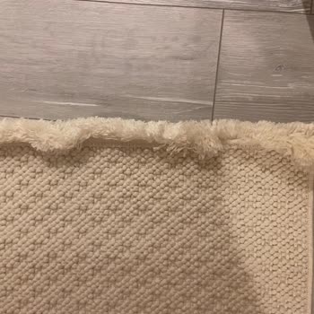 Defolu Ve Yanıltıcı Açıklamalı Halı İçin İade Talebi