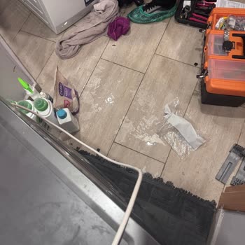 Electrolux Çamaşır Makinesinin Su Sızdırması Ve Hizmet Gecikmesi Nedeniyle Zarar Ve İade Talebi