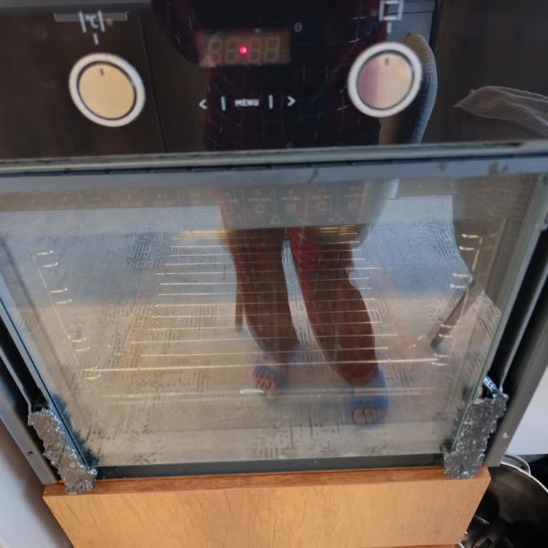 Silverline Fırının Dış Camı Patladı, Yedek Parça Ücreti Aşırı Yüksek