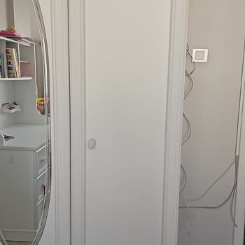 Çilek Odası Rustik Beyaz Oda Takımındaki Kırık Ve Kusurlu Parçalar İçin Tam Değişim Talebi