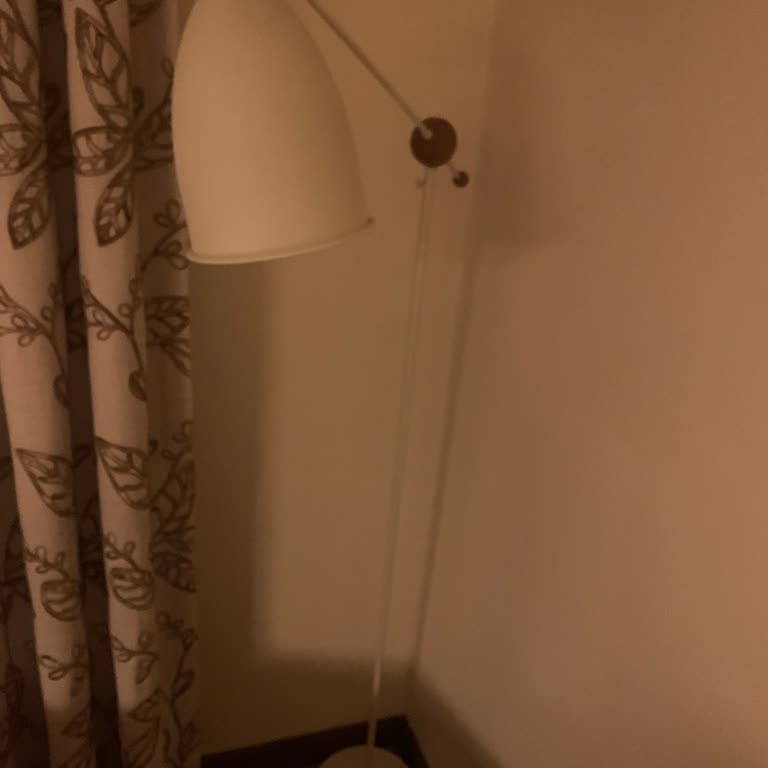 Divan Ev Mağazasından Hasarlı Lambader Ve Cevapsız Müşteri Hizmeti