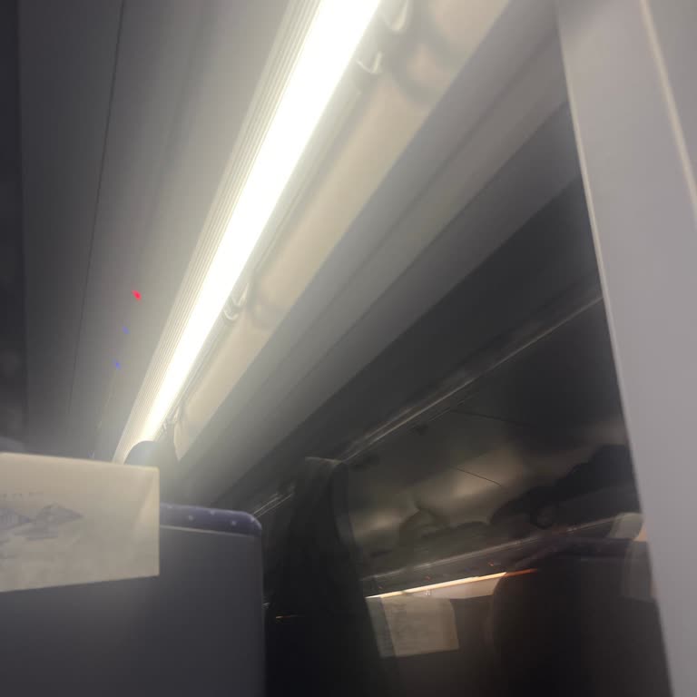 Parlak Tren Işıkları Göz Ameliyatı Sonrası Yolcuları Rahatsız Ediyor