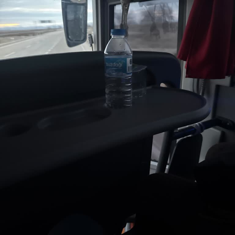 Temizlenmemiş Otobüs Koltuğu Ve Saygısız Muavin Davranışı