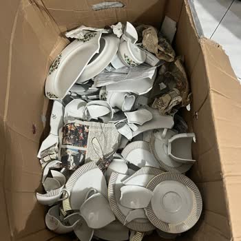 Sürat Kargo'da Kırık Eşyalar Teslim Edildi