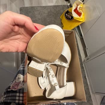 Sert Çocuk Ayakkabısı Ayağı Yardı, İade Gecikmesi Nedeniyle Reddedildi