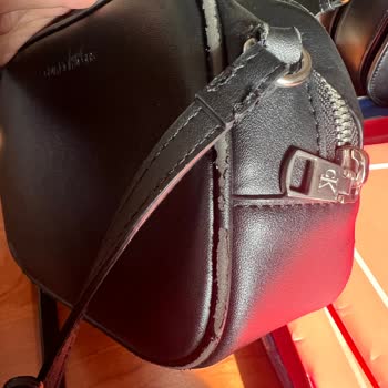 Kısa Sürede Kenar Soyulmasıyla Karşılaşılan Calvin Klein Çanta İçin Orijinal Değişim Talebi