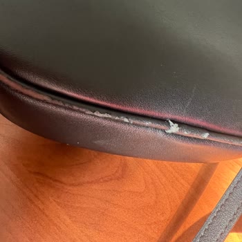 Kısa Sürede Kenar Soyulmasıyla Karşılaşılan Calvin Klein Çanta İçin Orijinal Değişim Talebi