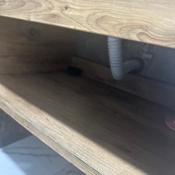 Three White Bungalov Şikayeti