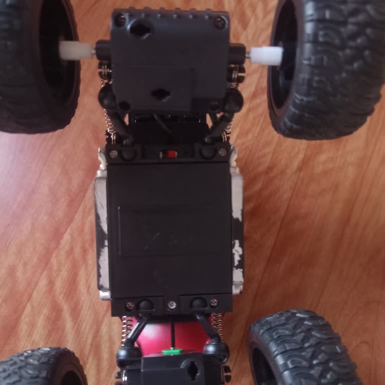 Defektes und gebrauchtes Spielzeugauto von Trendyol-Wise trotz falscher Produktbeschreibung