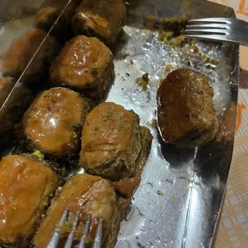 Migros Yemek'te Patlamış Çorba Ve Bayat Baklava, İade Alınamıyor