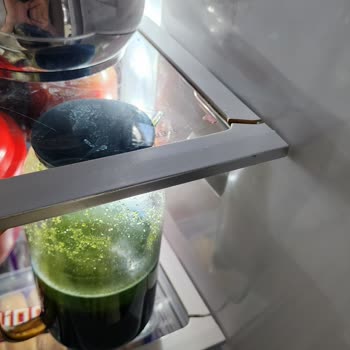 Arçelik K84605NE Buzdolabının Raf Çerçevelerindeki Üretim Hatası Ve Ücretsiz Değişim Talebi