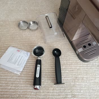 Açık Kutuda Ve Eksik Parçalarla Geri Dönen Espresso Makinesi