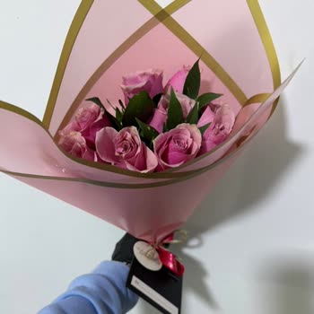 Görseldeki Taze Çiçeklere Karşı Solmuş Çiçek Teslimatı Ve İade Talebi