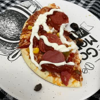 Superfresh Pizzada Zeytin Çekirdeği Dişi Kırdı