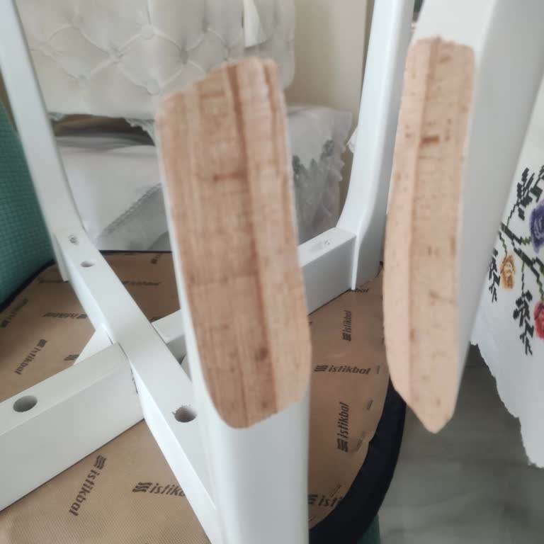 Kırılan Sandalyenin Ücretsiz Onarım Ve Değişim Talebi