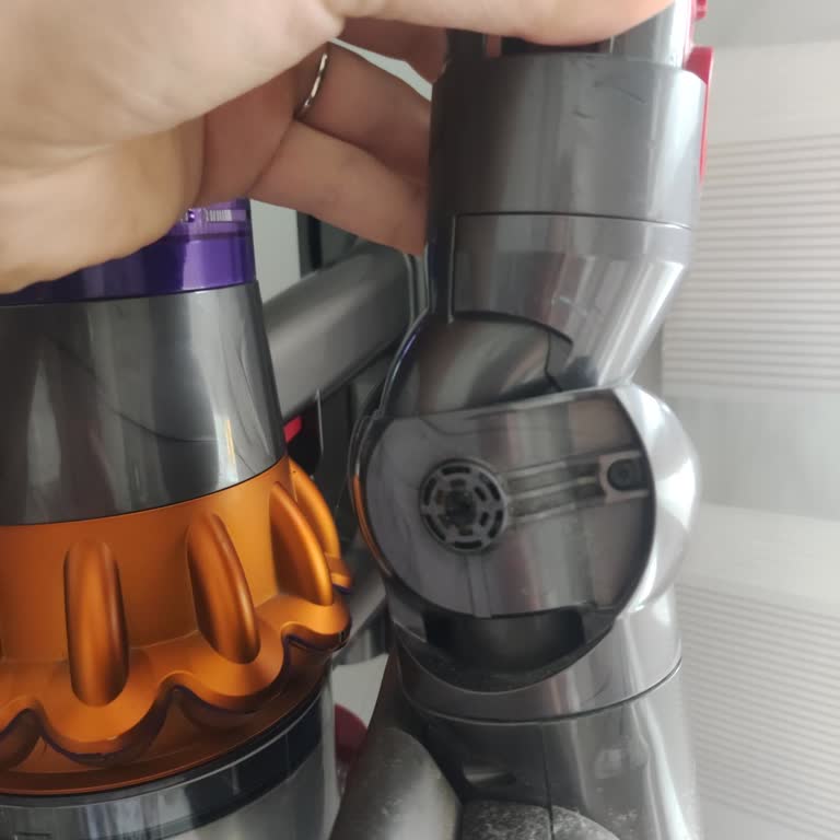 Dyson V15 Detect Baş Aparatı Tekrar Kendiliğinden Düşüyor, Ücretsiz Değişim İstiyorum