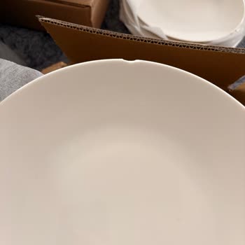 Kırık Tabaklar Gelen Yemek Takımında Teslimat Sorunu Ve Müşteri Hizmetlerinden Cevap Almama