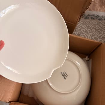 Kırık Tabaklar Gelen Yemek Takımında Teslimat Sorunu Ve Müşteri Hizmetlerinden Cevap Almama