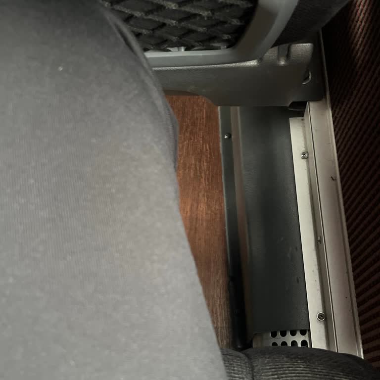 Yalova Seyahat'te Dar Koltuklar Ve Havasız Ortam Yolcuyu Zor Duruma Sokuyor