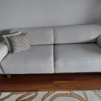 Hardy Koltuk Takımının Sırtı Sürekli Kayıyor Ve Kumaşta Hata