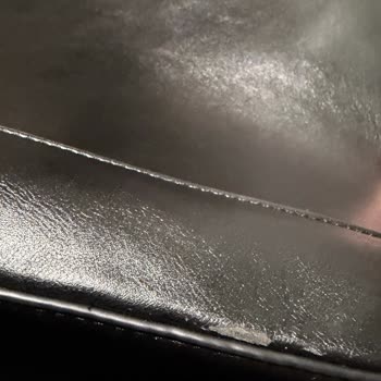 Gardrops'ta Deri Çanta Soyulmuş, İade Talebi Reddedildi