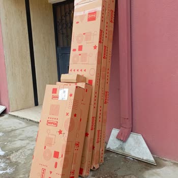 Kurye Paketi Islak Zeminde Kapı Önüne Bırakması