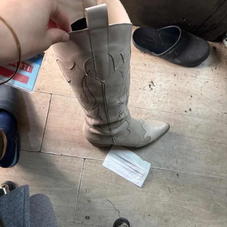 Botun İçindeki Çivi Topuğuma Battı, Tetanos Riski Ve İade Talebi