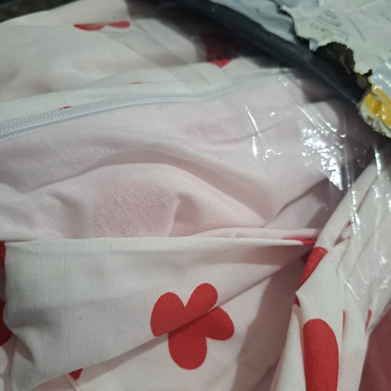 Eksik Çarşaf Ve Yanlış Renkli Nevresim Takımı, Kalitesiz Kumaş Ve Satıcıdan Cevap Gelmemesi