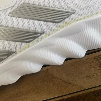 Kusurlu Ayakkabı Gönderildi, Fiyat Artışı Nedeniyle Değişim Talebi