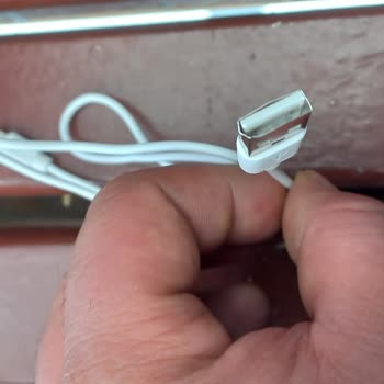 Kipa AVM'den Aldığım Powerbank'in Şarj Kablosu Ezik Çıktı Değişim Talebim Reddedildi